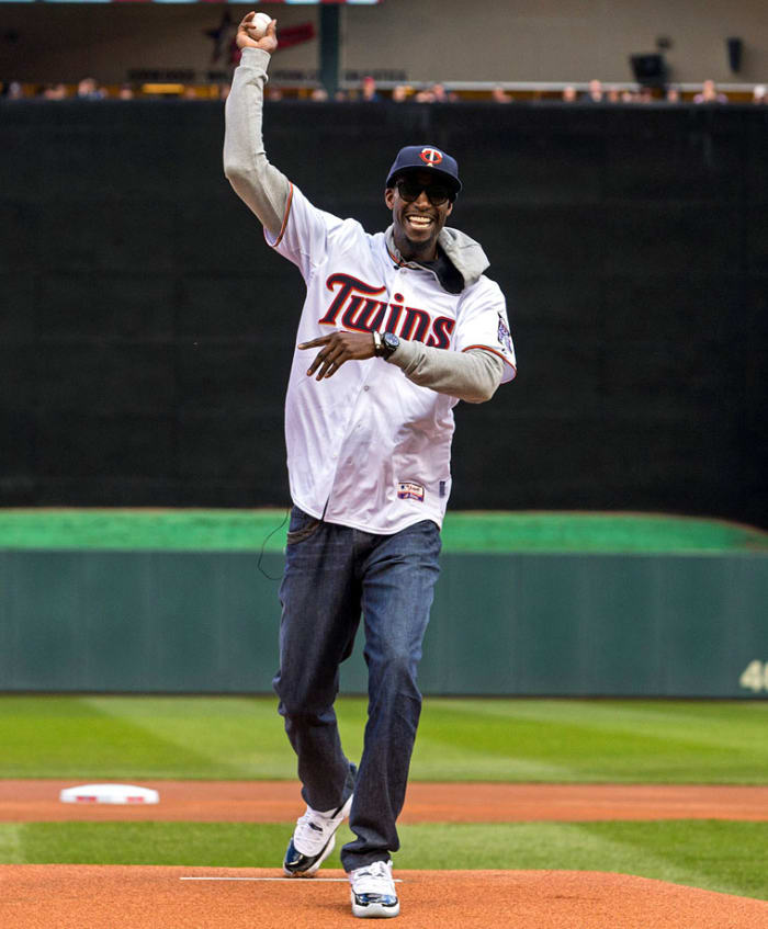 2015-0413-Kevin-Garnett-first-pitch.jpg